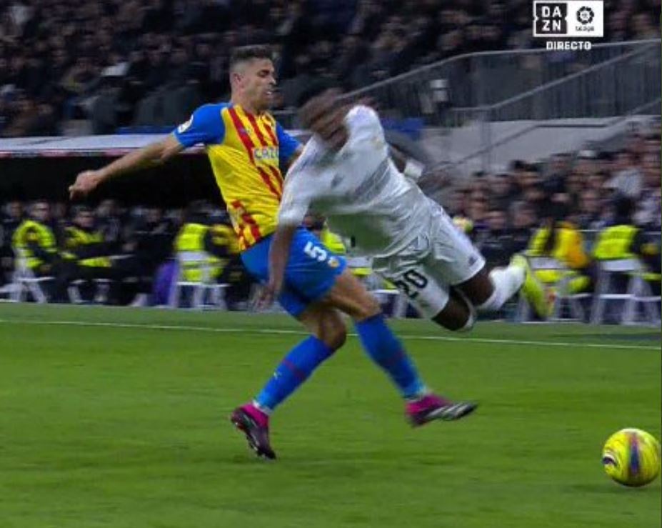 Gabriel Paulista tackled Vinicius Jr