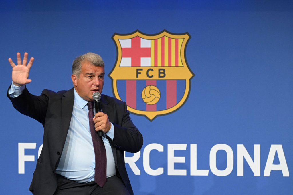 Barcelona closing on two signings and more transfer updates