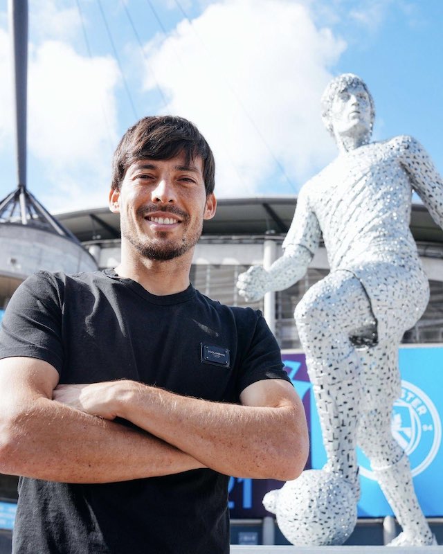 Silva's statue at Etihad